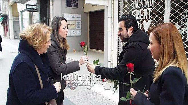 Το «Καλημέρα Αρκαδία» μοίρασε τριαντάφυλλα σε γυναίκες της Τρίπολης! (vd)