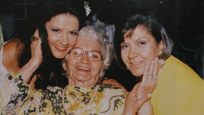 &Eta; &Zeta;&omega;&zeta;ώ &Sigma;&alpha;&pi;&omicron;&upsilon;&nu;&tau;&zeta;ά&kappa;&eta; &alpha;&pi;ό &tau;&omicron; &theta;ά&nu;&alpha;&tau;&omicron; &tau;&eta;&sigmaf; &alpha;&delta;&epsilon;&rho;&phi;ή&sigmaf; &tau;&eta;&sigmaf;: "&Delta;&epsilon;&nu; &epsilon;ί&mu;&alpha;&iota; &sigma;&epsilon; &theta;έ&sigma;&eta; &nu;&alpha; &alpha;&nu;&tau;&alpha;&pi;&omicron;&kappa;&rho;&iota;&theta;ώ &sigma;&epsilon; &tau;ί&pi;&omicron;&tau;&alpha;"