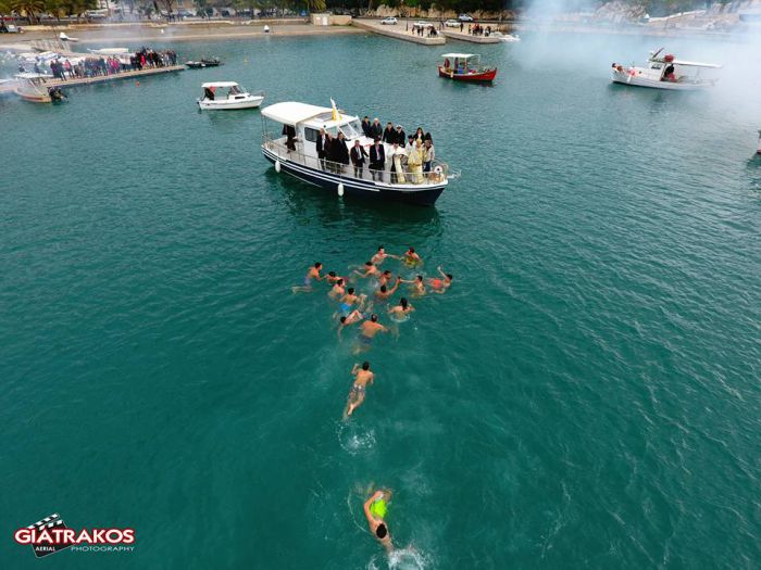 Αγιασμός των υδάτων στο Παράλιο Άστρος Κυνουρίας (εικόνες)