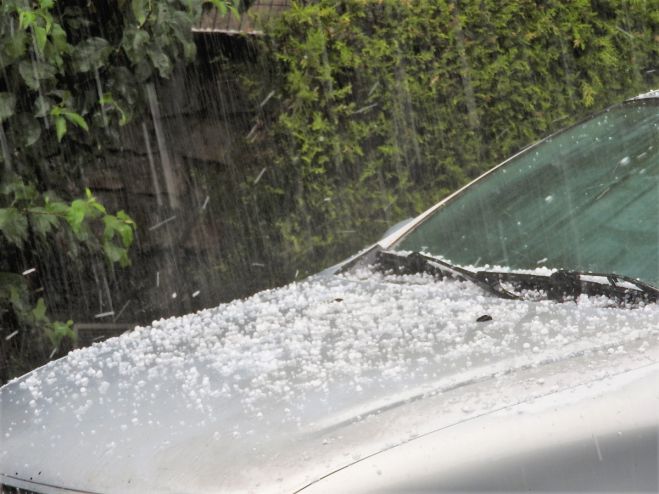 Πολύ χαλάζι και στη Βλαχέρνα (εικόνες)