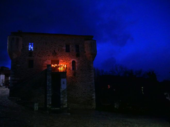 &Chi;&rho;&iota;&sigma;&tau;&omicron;&upsilon;&gamma;&epsilon;&nu;&nu;&iota;ά&tau;&iota;&kappa;&alpha; &phi;&omega;&tau;ά&kappa;&iota;&alpha; &sigma;&tau;&omicron;&nu; &Pi;ύ&rho;&gamma;&omicron; &Tau;&rho;&iota;&kappa;&alpha;&lambda;ί&tau;&eta;! (&epsilon;&iota;&kappa;ό&nu;&epsilon;&sigmaf;)