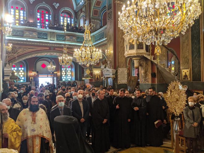 &Eta; &Alpha;&kappa;&omicron;&lambda;&omicron;&upsilon;&theta;ί&alpha; &Alpha;&pi;&omicron;&kappa;&alpha;&theta;&eta;&lambda;ώ&sigma;&epsilon;&omega;&sigmaf; &sigma;&tau;&eta;&nu; &Tau;&rho;ί&pi;&omicron;&lambda;&eta; (&epsilon;&iota;&kappa;ό&nu;&epsilon;&sigmaf;)