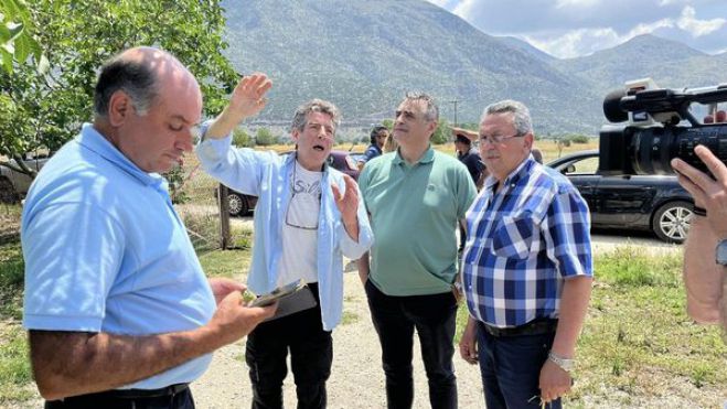 &Lambda;&upsilon;&kappa;&omicron;&upsilon;&rho;έ&nu;&tau;&zeta;&omicron;&sigmaf;: "&Omicron; &Epsilon;&Lambda;.&Gamma;.&Alpha;. &sigma;&tau;&eta;&nu; &pi;&rho;ώ&tau;&eta; &gamma;&rho;&alpha;&mu;&mu;ή &gamma;&iota;&alpha; &tau;&eta;&nu; &Alpha;&rho;&kappa;&alpha;&delta;ί&alpha;"