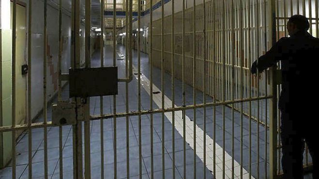 &Pi;&rho;&omicron;&phi;&upsilon;&lambda;&alpha;&kappa;&iota;&sigma;&tau;έ&omicron;&iota; &omicron;&iota; &tau;&rho;&epsilon;&iota;&sigmaf; &alpha;&pi;ό &tau;&omicron;&upsilon;&sigmaf; &alpha;&nu;ή&lambda;&iota;&kappa;&omicron;&upsilon;&sigmaf; &pi;&omicron;&upsilon; &kappa;&alpha;&tau;&eta;&gamma;&omicron;&rho;&omicron;ύ&nu;&tau;&alpha;&iota; &gamma;&iota;&alpha; &beta;&iota;&alpha;&sigma;&mu;ό 15&chi;&rho;&omicron;&nu;&omicron;&upsilon; &sigma;&tau;&omicron; Ί&lambda;&iota;&omicron;&nu;