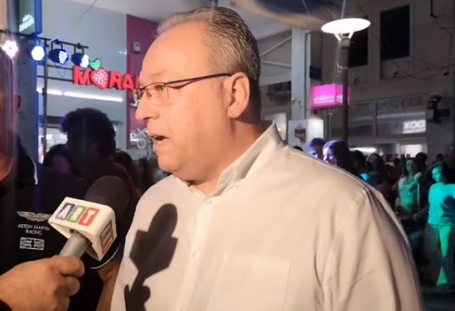 &Pi;&rho;ό&epsilon;&delta;&rho;&omicron;&sigmaf; &Epsilon;&mu;&pi;&omicron;&rho;&iota;&kappa;&omicron;ύ &Sigma;&upsilon;&lambda;&lambda;ό&gamma;&omicron;&upsilon;: &laquo;&Mu;έ&rho;&alpha; &gamma;&iota;&omicron;&rho;&tau;ή&sigmaf; &sigma;ή&mu;&epsilon;&rho;&alpha; &gamma;&iota;&alpha; &tau;&omicron; &epsilon;&mu;&pi;ό&rho;&iota;&omicron; &kappa;&alpha;&iota; &tau;&omicron;&upsilon;&sigmaf; &kappa;&alpha;&tau;&alpha;&nu;&alpha;&lambda;&omega;&tau;έ&sigmaf; &eta; &Nu;ύ&chi;&tau;&alpha; Shock Price&raquo; (vd)