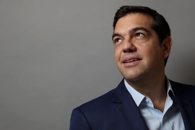 Ο Αλέξης Τσίπρας ποζάρει σαν... μοντέλο (εικόνες)