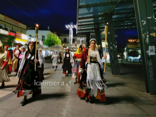 &Chi;&omicron;&rho;&epsilon;&upsilon;&tau;&iota;&kappa;ό&sigmaf; Ό&mu;&iota;&lambda;&omicron;&sigmaf; &Tau;&rho;ί&pi;&omicron;&lambda;&eta;&sigmaf; | &Pi;&omicron;&rho;&epsilon;ί&alpha; &mu;&epsilon; &lambda;&alpha;&mu;&pi;ά&delta;&epsilon;&sigmaf; &kappa;&alpha;&iota; &lambda;ά&beta;&alpha;&rho;&alpha; &gamma;&iota;&alpha; &tau;&eta;&nu; &epsilon;&pi;έ&tau;&epsilon;&iota;&omicron; &tau;&eta;&sigmaf; Ά&lambda;&omega;&sigma;&eta;&sigmaf;! (&epsilon;&iota;&kappa;ό&nu;&epsilon;&sigmaf;)