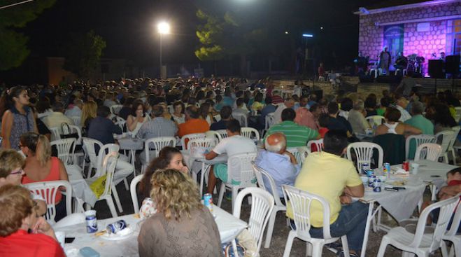 Ρεμπέτικη βραδιά με τη Μαριώ χθες στα Κάτω Βέρβενα (vd)