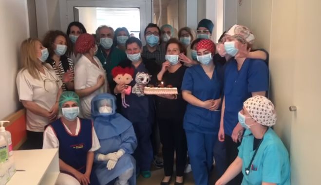 &Kappa;&omicron;&rho;&omega;&nu;&omicron;ϊό&sigmaf; | &Gamma;&epsilon;&nu;έ&theta;&lambda;&iota;&alpha; &sigma;&tau;&omicron;&nu; &delta;&iota;ά&delta;&rho;&omicron;&mu;&omicron; &tau;&omicron;&upsilon; &nu;&omicron;&sigma;&omicron;&kappa;&omicron;&mu;&epsilon;ί&omicron;&upsilon; &Xi;ά&nu;&theta;&eta;&sigmaf; (vd)