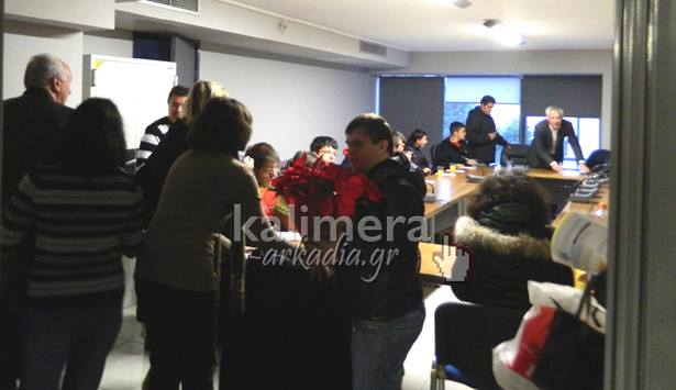 &Nu;&alpha; &mu;&epsilon;&tau;&alpha;&phi;&epsilon;&rho;&theta;&omicron;ύ&nu; &sigma;&tau;&eta;&nu; &Tau;&rho;ί&pi;&omicron;&lambda;&eta; &zeta;&eta;&tau;&omicron;ύ&nu; &sigma;&tau;&omicron; &Epsilon;&iota;&delta;&iota;&kappa;ό &Sigma;&chi;&omicron;&lambda;&epsilon;ί&omicron; &Kappa;ά&psi;&iota;&alpha; - &Pi;&rho;ό&beta;&lambda;&eta;&mu;&alpha; &eta; έ&lambda;&lambda;&epsilon;&iota;&psi;&eta; &epsilon;&kappa;&pi;&alpha;&iota;&delta;&epsilon;&upsilon;&tau;&iota;&kappa;ώ&nu; (vd)