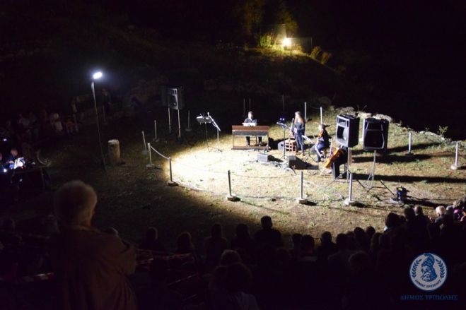 &Alpha;&rho;&chi;&alpha;ί&omicron; &Theta;έ&alpha;&tau;&rho;&omicron; &Omicron;&rho;&chi;&omicron;&mu;&epsilon;&nu;&omicron;ύ | &Pi;&alpha;&nu;&sigma;έ&lambda;&eta;&nu;&omicron;&sigmaf; &mu;&epsilon; &mu;&epsilon;&lambda;&omega;&delta;ί&epsilon;&sigmaf; &alpha;&pi;ό &tau;&eta;&nu; ό&pi;&epsilon;&rho;&alpha; &omega;&sigmaf; &tau;&eta;&nu; &pi;&alpha;&rho;&alpha;&delta;&omicron;&sigma;&iota;&alpha;&kappa;ή &mu;&omicron;&upsilon;&sigma;&iota;&kappa;ή! (vd)