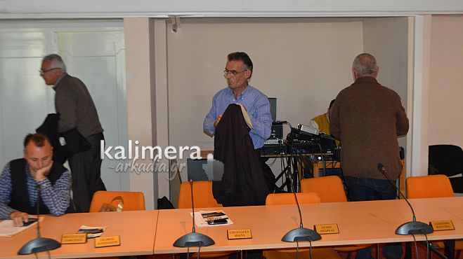 &Sigma;&mu;&upsilon;&rho;&nu;&iota;ώ&tau;&eta;&sigmaf;: &laquo;&Mu;&omicron;ύ &epsilon;ί&pi;&alpha;&nu; &omicron;&iota; &omicron;&rho;&kappa;&omega;&tau;&omicron;ί ό&tau;&iota; &delta;&epsilon;&nu; &tau;&omicron;&upsilon;&sigmaf; &delta;ί&nu;&omicron;&upsilon;&nu; &sigma;&tau;&omicron;&iota;&chi;&epsilon;ί&alpha; &gamma;&iota;&alpha; &nu;&alpha; &tau;&epsilon;&lambda;&epsilon;&iota;ώ&sigma;&omicron;&upsilon;&nu; &tau;&omicron;&nu; έ&lambda;&epsilon;&gamma;&chi;&omicron; &sigma;&tau;&eta;&nu; &Kappa;&Epsilon;&Delta;&Eta;&Tau;&raquo;!