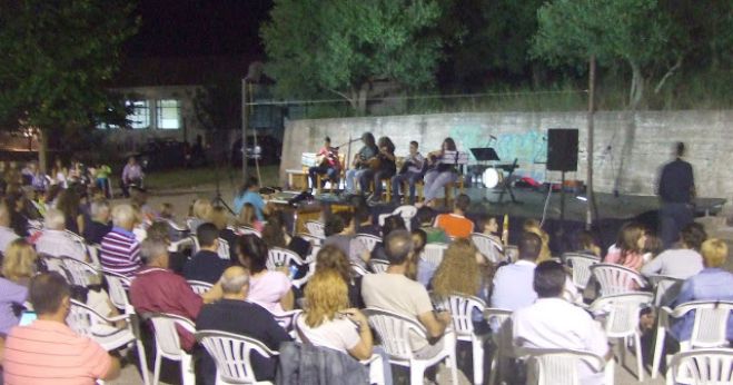 Η 1η &quot;μουσική συνάντηση ερασιτεχνών&quot; ξαναγέμισε το Δημοτικό σχολείο Καλλιανίου (εικόνες)