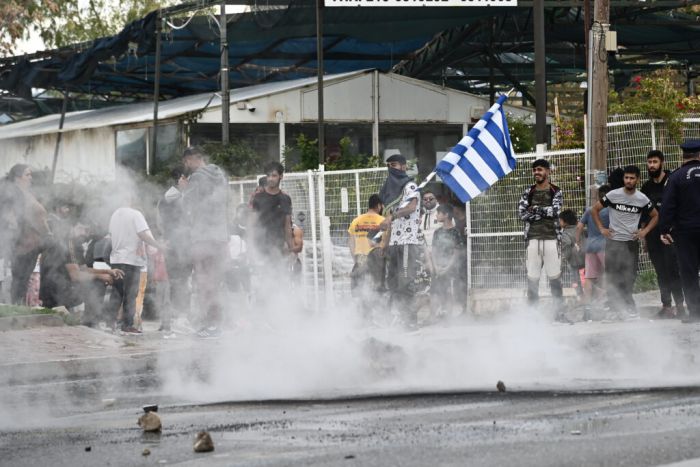 «Αν δεν τιμωρηθεί ο αστυνομικός θα πάρουμε τον νόμο στα χέρια μας» λέει ξάδερφος του 16χρονου Ρομά