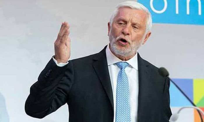 &Tau;&alpha;&tau;&omicron;ύ&lambda;&eta;&sigmaf;: "&Omicron; &kappa;. &Nu;ί&kappa;&alpha;&sigmaf; &alpha;&pi;έ&delta;&epsilon;&iota;&xi;&epsilon; &gamma;&iota;&alpha; &alpha;&kappa;ό&mu;&alpha; &mu;&iota;&alpha; &phi;&omicron;&rho;ά &gamma;&iota;&alpha;&tau;ί &alpha;&pi;&omicron;&tau;&epsilon;&lambda;&epsilon;ί &phi;&omicron;&rho;έ&alpha; &omicron;&pi;&iota;&sigma;&theta;&omicron;&delta;&rho;ό&mu;&eta;&sigma;&eta;&sigmaf; &kappa;&alpha;&iota; &alpha;&nu;&alpha;&chi;&rho;&omicron;&nu;&iota;&sigma;&mu;&omicron;ύ"