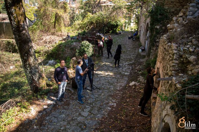 &Sigma;&tau;&eta;&nu; &omicron;&rho;&epsilon;&iota;&nu;ή &Alpha;&rho;&kappa;&alpha;&delta;ί&alpha; &tau;&omicron; video clip &tau;&omicron;&upsilon; &tau;&rho;&alpha;&gamma;&omicron;&upsilon;&delta;&iota;&sigma;&tau;ή &Beta;&alpha;&sigma;ί&lambda;&eta; &Delta;ή&mu;&alpha; &sigma;&epsilon; &sigma;&kappa;&eta;&nu;&omicron;&theta;&epsilon;&sigma;ί&alpha; &Chi;&rho;ή&sigma;&tau;&omicron;&upsilon; &Gamma;&iota;&alpha;&tau;&rho;ά&kappa;&omicron;&upsilon;! (vd)