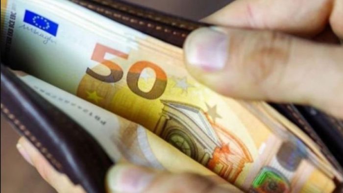 Αυξάνεται στα €752 ο κατώτατος μισθός