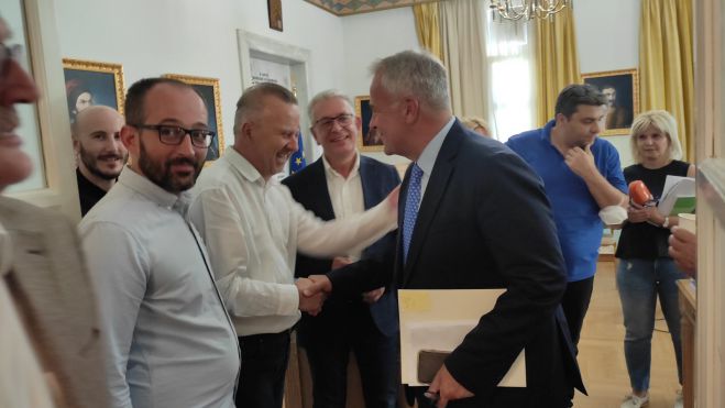 &Omicron; &Alpha;&nu;&tau;&iota;&pi;&epsilon;&rho;&iota;&phi;&epsilon;&rho;&epsilon;&iota;ά&rho;&chi;&eta;&sigmaf; &Sigma;&kappa;&alpha;&nu;&tau;&zeta;ό&sigmaf; &gamma;&iota;&alpha; &tau;&eta;&nu; &epsilon;&pi;ί&sigma;&kappa;&epsilon;&psi;&eta; &Beta;&omicron;&rho;ί&delta;&eta; &sigma;&tau;&eta;&nu; &Tau;&rho;ί&pi;&omicron;&lambda;&eta;