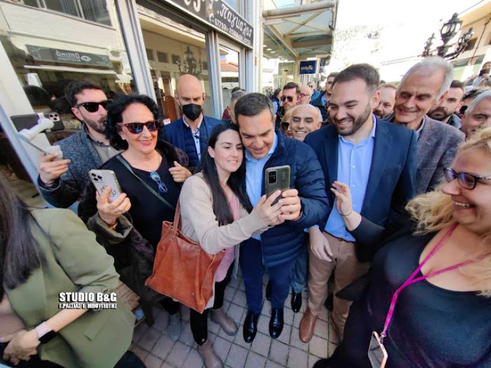 Θερμή υποδοχή του Πρόεδρου του ΣΥΡΙΖΑ Αλέξη Τσίπρα στο Άργος (εικόνες)