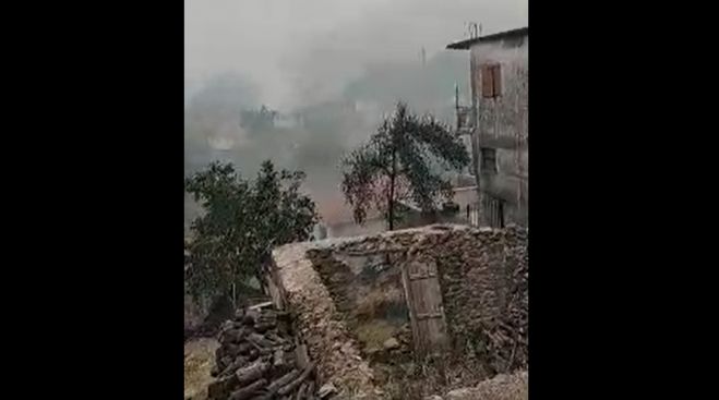 Κάηκαν σπίτια στη Χώρα Γορτυνίας | «Καταστράφηκαν οι κόποι μιας ζωής σε δύο λεπτά»  (vd)