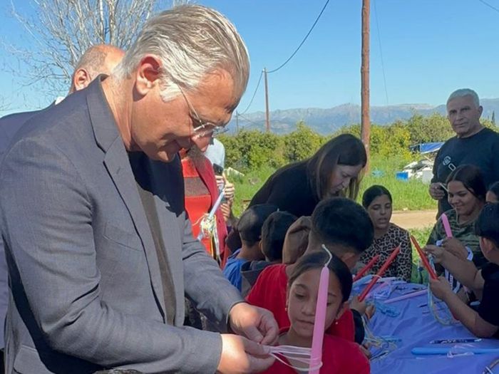 &laquo;&Tau;&omicron; &Phi;&omega;&sigmaf; &mu;&alpha;&sigmaf; &Epsilon;&nu;ώ&nu;&epsilon;&iota;&raquo; &sigma;&tau;&eta;&nu; &Alpha;&rho;&gamma;&omicron;&lambda;ί&delta;&alpha; | &Delta;&eta;&mu;ή&tau;&rho;&eta;&sigmaf; &Pi;&tau;&omega;&chi;ό&sigmaf;: &laquo;&Eta; &kappa;&omicron;&iota;&nu;&omega;&nu;ί&alpha; &pi;&rho;&omicron;&chi;&omega;&rho;ά ό&tau;&alpha;&nu; &kappa;&alpha;&nu;&epsilon;ί&sigmaf; &delta;&epsilon;&nu; &mu;έ&nu;&epsilon;&iota; &pi;ί&sigma;&omega;&raquo;