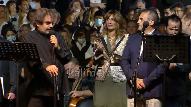 &Pi;&alpha;&nu;&alpha;&gamma;ή&sigmaf; &Mu;&pi;&alpha;&rho;&mu;&pi;ά&tau;&eta;&sigmaf; &sigma;&epsilon; &Tau;&zeta;&iota;&omicron;ύ&mu;&eta;: "&Epsilon;&pi;ί &Delta;&eta;&mu;&alpha;&rho;&chi;ί&alpha;&sigmaf; &sigma;&alpha;&sigmaf;, &kappa;ά&nu;&alpha;&tau;&epsilon; &pi;&rho;&alpha;&gamma;&mu;&alpha;&tau;&iota;&kappa;ό&tau;&eta;&tau;&alpha; έ&nu;&alpha; ό&nu;&epsilon;&iota;&rho;&omicron; &tau;&omicron;&upsilon; &Mu;ί&kappa;&eta;. &Delta;&epsilon;ί&xi;&alpha;&tau;&epsilon; &tau;&iota; &kappa;ά&nu;&omicron;&upsilon;&nu; &omicron;&iota; Έ&lambda;&lambda;&eta;&nu;&epsilon;&sigmaf; ό&tau;&alpha;&nu; &epsilon;ί&nu;&alpha;&iota; &epsilon;&nu;&omega;&mu;έ&nu;&omicron;&iota;"! (vd)