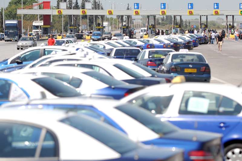 ΠΑΜΕ: «Έχουν σχηματιστεί 7.500 δικογραφίες εναντίον οδηγών ταξί»!