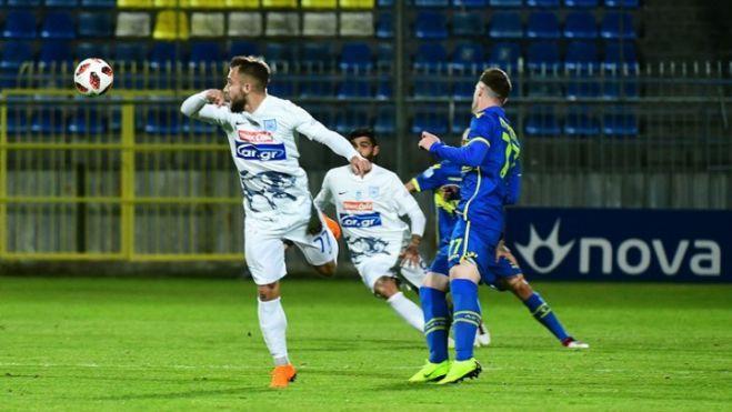 &Mu;ί&alpha; ... &kappa;&alpha;&tau;&eta;&gamma;&omicron;&rho;ί&alpha; &sigma;&tau;&eta;&nu; &Kappa;&rho;ή&tau;&eta; &pi;&alpha;ί&zeta;&epsilon;&iota; &tau;&eta;&nu; &epsilon;&pi;ό&mu;&epsilon;&nu;&eta; &Kappa;&upsilon;&rho;&iota;&alpha;&kappa;ή &omicron; &Alpha;&sigma;&tau;έ&rho;&alpha;&sigmaf;