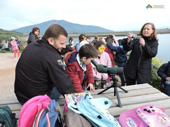 &Tau;&eta; &lambda;&iota;&mu;&nu;&omicron;&theta;ά&lambda;&alpha;&sigma;&sigma;&alpha; &Mu;&omicron;&upsilon;&sigma;&tau;&omicron;ύ &epsilon;&pi;&iota;&sigma;&kappa;έ&phi;&theta;&eta;&kappa;&alpha;&nu; &mu;&alpha;&theta;&eta;&tau;έ&sigmaf; &tau;&omicron;&upsilon; 3&omicron;&upsilon;&nbsp;&Delta;&eta;&mu;&omicron;&tau;&iota;&kappa;&omicron;ύ &Sigma;&chi;&omicron;&lambda;&epsilon;ί&omicron;&upsilon; &Tau;&rho;ί&pi;&omicron;&lambda;&eta;&sigmaf; (&epsilon;&iota;&kappa;ό&nu;&epsilon;&sigmaf;)