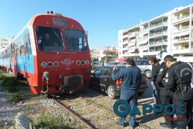 Τρένο τράκαρε με αυτοκίνητο στο κέντρο της Καλαμάτας