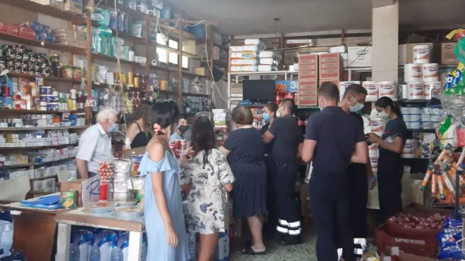 Σταυροδρόμι | Οι Γάλλοι πυροσβέστες στο Παντοπωλείο &quot;Καμπισιούλης&quot;