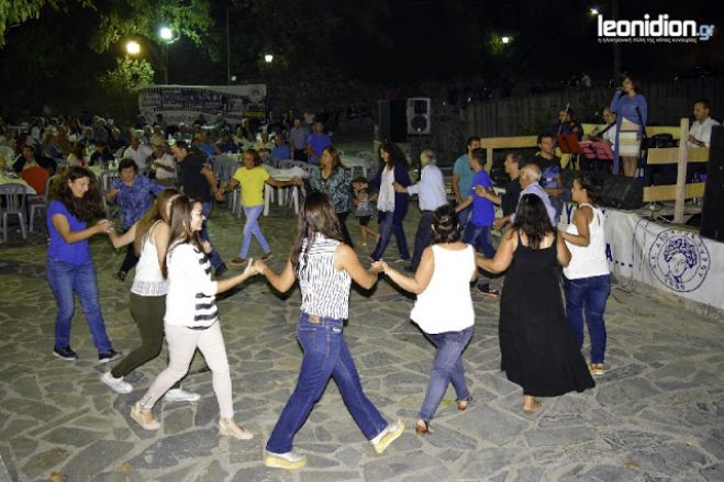 &Pi;&alpha;&rho;&alpha;&delta;&omicron;&sigma;&iota;&alpha;&kappa;ό &gamma;&lambda;έ&nu;&tau;&iota; &tau;&omicron;&upsilon; &Alpha;&pi;ό&lambda;&lambda;&omega;&nu;&alpha; &Tau;&upsilon;&rho;&omicron;ύ &sigma;&tau;&eta; &Beta;&rho;ύ&sigma;&eta; &tau;&omicron;&upsilon; &Delta;&iota;&kappa;&alpha;ί&omicron;&upsilon; (vd)