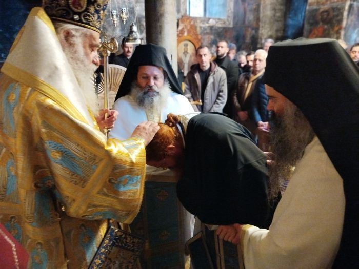 &Kappa;&upsilon;&rho;&iota;&alpha;&kappa;ή &pi;&rho;&omicron; &tau;&omega;&nu; &Phi;ώ&tau;&omega;&nu; &sigma;&tau;&eta;&nu; &Iota;. &Mu;&eta;&tau;&rho;ό&pi;&omicron;&lambda;&eta; &Mu;&alpha;&nu;&tau;&iota;&nu;&epsilon;ί&alpha;&sigmaf; &kappa;&alpha;&iota; &Kappa;&upsilon;&nu;&omicron;&upsilon;&rho;ί&alpha;&sigmaf; (&epsilon;&iota;&kappa;ό&nu;&epsilon;&sigmaf;)