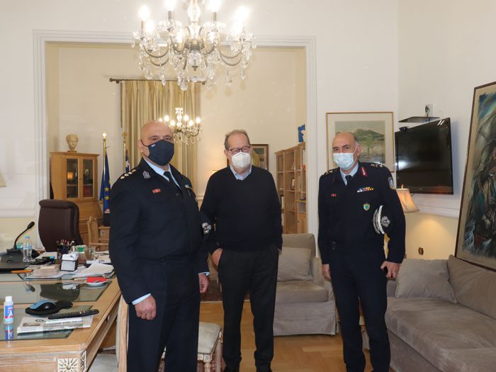 &Mu;&epsilon; &tau;&omicron;&nu; &nu;έ&omicron; &Alpha;&sigma;&tau;&upsilon;&nu;&omicron;&mu;&iota;&kappa;ό &Delta;&iota;&epsilon;&upsilon;&theta;&upsilon;&nu;&tau;ή &Alpha;&rho;&kappa;&alpha;&delta;ί&alpha;&sigmaf; &sigma;&upsilon;&nu;&alpha;&nu;&tau;ή&theta;&eta;&kappa;&epsilon; &omicron; &Pi;&epsilon;&rho;&iota;&phi;&epsilon;&rho;&epsilon;&iota;ά&rho;&chi;&eta;&sigmaf;