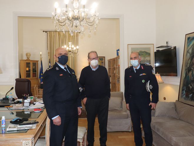 &Mu;&epsilon; &tau;&omicron;&nu; &nu;έ&omicron; &Alpha;&sigma;&tau;&upsilon;&nu;&omicron;&mu;&iota;&kappa;ό &Delta;&iota;&epsilon;&upsilon;&theta;&upsilon;&nu;&tau;ή &Alpha;&rho;&kappa;&alpha;&delta;ί&alpha;&sigmaf; &sigma;&upsilon;&nu;&alpha;&nu;&tau;ή&theta;&eta;&kappa;&epsilon; &omicron; &Pi;&epsilon;&rho;&iota;&phi;&epsilon;&rho;&epsilon;&iota;ά&rho;&chi;&eta;&sigmaf;