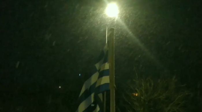 &Pi;&omicron;&lambda;ύ &chi;&iota;ό&nu;&iota; &sigma;&tau;&eta; &Beta;&lambda;&alpha;&chi;έ&rho;&nu;&alpha; (vd)