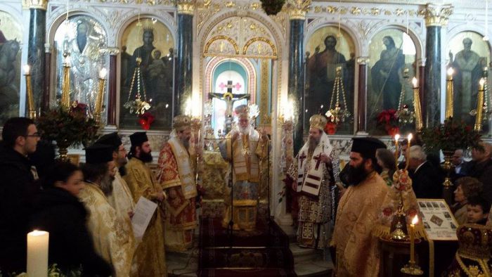 &Mu;&nu;&eta;&mu;ό&sigma;&upsilon;&nu;&omicron; &Alpha;&rho;&chi;&iota;&epsilon;&rho;έ&omega;&nu; &kappa;&alpha;&iota; &kappa;&omicron;&pi;ή &pi;ί&tau;&alpha;&sigmaf; &sigma;&tau;&eta; &Mu;&eta;&tau;&rho;ό&pi;&omicron;&lambda;&eta; &tau;&eta;&sigmaf; &Tau;&rho;ί&pi;&omicron;&lambda;&eta;&sigmaf; (&epsilon;&iota;&kappa;ό&nu;&epsilon;&sigmaf;)