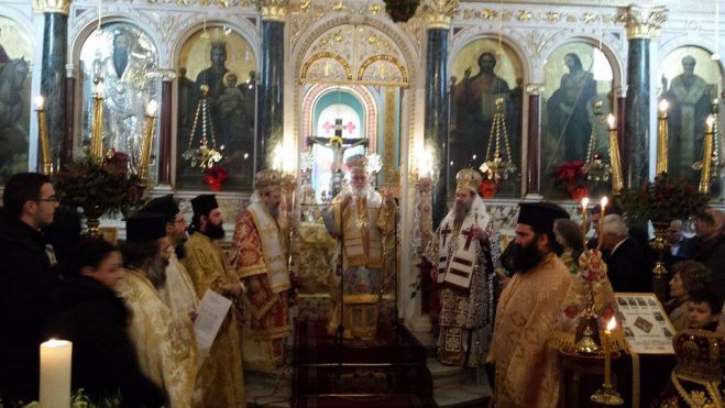 &Mu;&nu;&eta;&mu;ό&sigma;&upsilon;&nu;&omicron; &Alpha;&rho;&chi;&iota;&epsilon;&rho;έ&omega;&nu; &kappa;&alpha;&iota; &kappa;&omicron;&pi;ή &pi;ί&tau;&alpha;&sigmaf; &sigma;&tau;&eta; &Mu;&eta;&tau;&rho;ό&pi;&omicron;&lambda;&eta; &tau;&eta;&sigmaf; &Tau;&rho;ί&pi;&omicron;&lambda;&eta;&sigmaf; (&epsilon;&iota;&kappa;ό&nu;&epsilon;&sigmaf;)