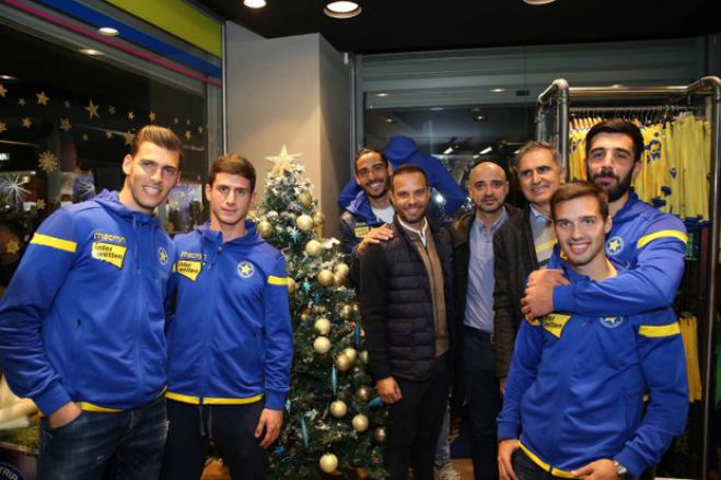 &Phi;&omega;&tau;ί&sigma;&tau;&eta;&kappa;&epsilon; &tau;&omicron; &pi;&iota;&omicron; ... &Alpha;&sigma;&tau;&epsilon;&rho;&iota;&alpha;&nu;ό &Chi;&rho;&iota;&sigma;&tau;&omicron;&upsilon;&gamma;&epsilon;&nu;&nu;&iota;ά&tau;&iota;&kappa;&omicron; &delta;έ&nu;&delta;&rho;&omicron;! (&epsilon;&iota;&kappa;ό&nu;&epsilon;&sigmaf; - &beta;ί&nu;&tau;&epsilon;&omicron;)