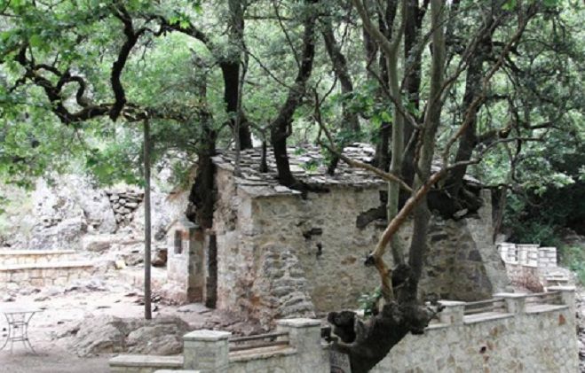 &Sigma;&tau;&alpha; &pi;&iota;&omicron; ... &alpha;&nu;&alpha;&tau;&rho;&iota;&chi;&iota;&alpha;&sigma;&tau;&iota;&kappa;ά &mu;έ&rho;&eta; &tau;&eta;&sigmaf; &Epsilon;&lambda;&lambda;ά&delta;&alpha;&sigmaf; &omicron; &Nu;&alpha;ό&sigmaf; &tau;&eta;&sigmaf; &Alpha;&gamma;ί&alpha;&sigmaf; &Theta;&epsilon;&omicron;&delta;ώ&rho;&alpha;&sigmaf; &Beta;ά&sigma;&tau;&alpha;!