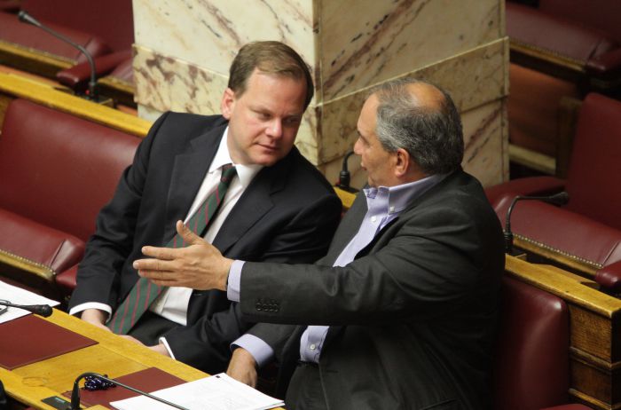 Φάκελος με σφαίρες έφτασε σε βουλευτή (με Αρκαδική καταγωγή) ...