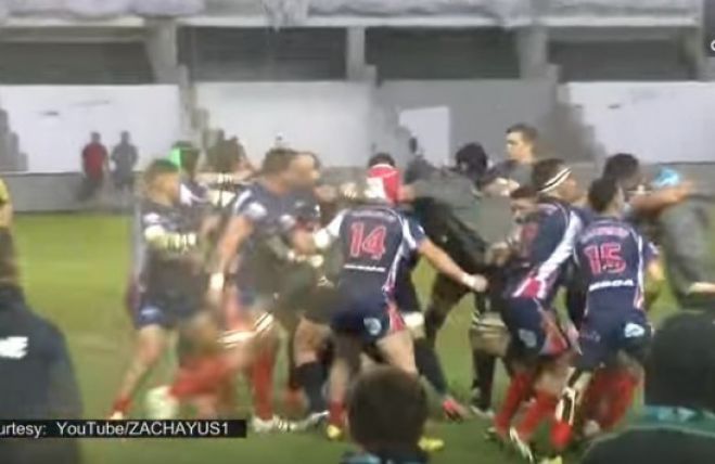 Χαμός σε αγώνα ράγκμπι! “Τρελό” ξύλο μεταξύ ομάδων του ναυτικού (vd)