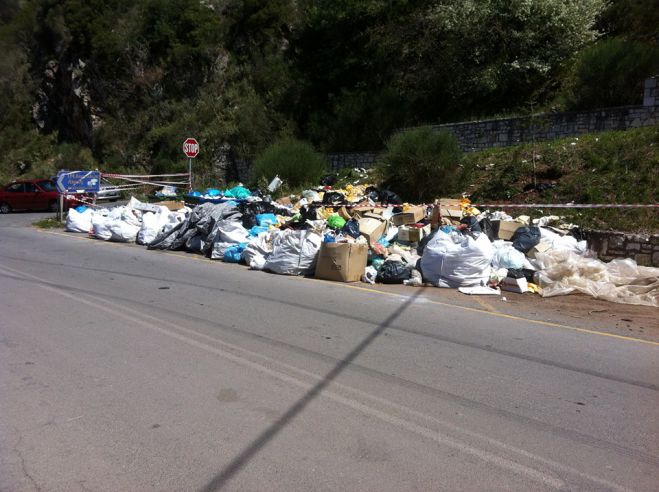 Γορτυνία: Σοβαρό πρόβλημα με τα σκουπίδια και στη Δημητσάνα (εικόνες)