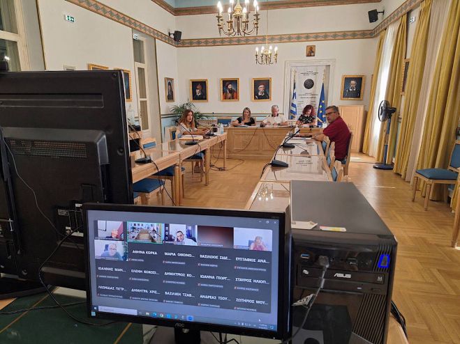 &Sigma;&tau;&omicron;&nu; &Pi;&upsilon;&lambda;ώ&nu;&alpha; &Iota;&Iota;&Iota; &tau;&eta;&sigmaf; &Delta;ί&kappa;&alpha;&iota;&eta;&sigmaf; &Mu;&epsilon;&tau;ά&beta;&alpha;&sigma;&eta;&sigmaf; &eta; &Pi;&epsilon;&rho;&iota;&phi;έ&rho;&epsilon;&iota;&alpha; | &Theta;&alpha; &chi;&rho;&eta;&mu;&alpha;&tau;&omicron;&delta;&omicron;&tau;&eta;&theta;&omicron;ύ&nu; &eta; &Gamma;&epsilon;&omega;&rho;&gamma;&iota;&kappa;ή &Sigma;&chi;&omicron;&lambda;ή &Mu;&epsilon;&gamma;&alpha;&lambda;ό&pi;&omicron;&lambda;&eta;&sigmaf;, &omicron; &Pi;&epsilon;&rho;&iota;&phi;&epsilon;&rho;&epsilon;&iota;&alpha;&kappa;ό&sigmaf; &Tau;&rho;ί&pi;&omicron;&lambda;&eta;&sigmaf; &kappa;&alpha;&iota; &eta; &pi;&alpha;&rho;ά&kappa;&alpha;&mu;&psi;&eta; &Delta;&eta;&mu;&eta;&tau;&sigma;ά&nu;&alpha;&sigmaf;