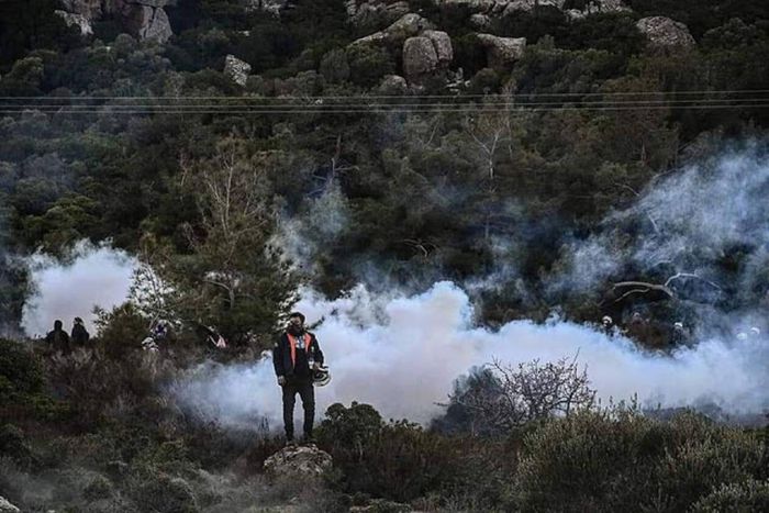 Εμπόλεμη ζώνη Χίος και Μυτιλήνη | Πυροβολισμούς καταγγελούν οι κάτοικοι - Τραυματίες αστυνομικοί από σκάγια (vd)