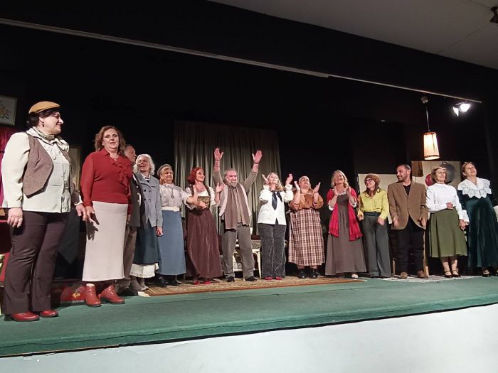 &Tau;&omicron; &Theta;&epsilon;&alpha;&tau;&rho;&iota;&kappa;ό &Epsilon;&rho;&gamma;&alpha;&sigma;&tau;ή&rho;&iota; Ά&sigma;&tau;&rho;&omicron;&upsilon;&sigmaf; &omicron;&lambda;&omicron;&kappa;&lambda;ή&rho;&omega;&sigma;&epsilon; &mu;&epsilon; &epsilon;&pi;&iota;&tau;&upsilon;&chi;ί&alpha; &tau;&iota;&sigmaf; &pi;&alpha;&rho;&alpha;&sigma;&tau;ά&sigma;&epsilon;&iota;&sigmaf; &laquo;Ά&rho;&omega;&mu;&alpha; &Tau;&sigma;έ&chi;&omega;&phi;&raquo; (&epsilon;&iota;&kappa;ό&nu;&epsilon;&sigmaf;)