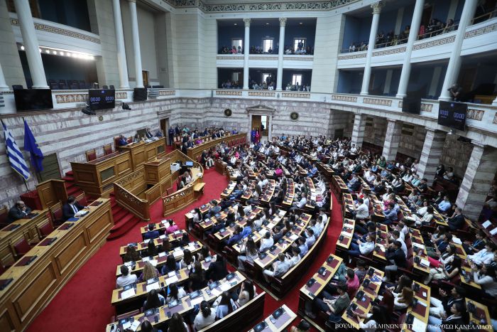 Σάλος με το επίδομα επικινδυνότητας στους υπαλλήλους της Βουλής – Θα παίρνουν από 2.500 έως 4.000 ευρώ