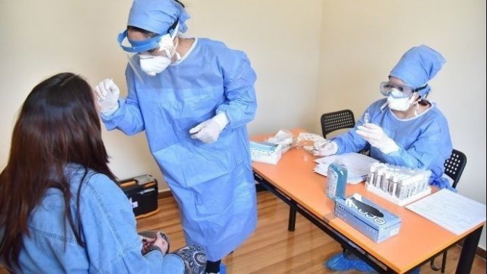 Γιατί βγαίνει αρνητικό το rapid test και θετικό το PCR; – «Μην κάνετε μοριακό τεστ μετά από θετικό rapid»
