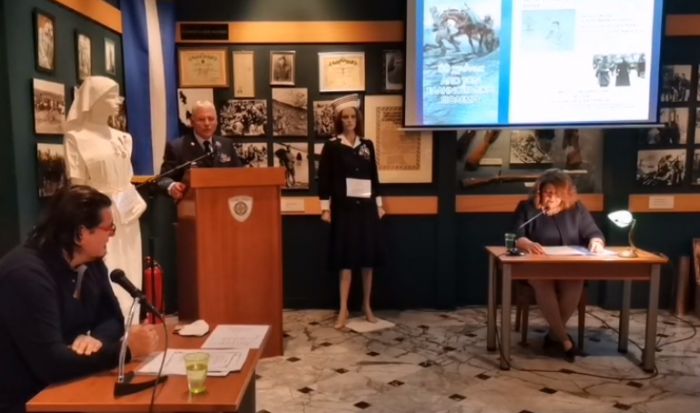 Live &eta; &epsilon;&kappa;&delta;ή&lambda;&omega;&sigma;&eta; &sigma;&tau;&omicron; &Pi;&omicron;&lambda;&epsilon;&mu;&iota;&kappa;ό &Mu;&omicron;&upsilon;&sigma;&epsilon;ί&omicron; &Tau;&rho;ί&pi;&omicron;&lambda;&eta;&sigmaf;