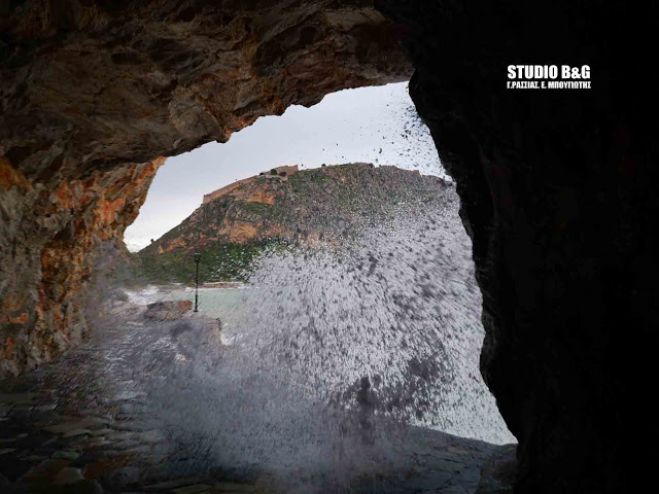 Δυνατό αέρα και κύματα έφερε ο &quot;Φοίβος&quot; στο Ναύπλιο (vd)